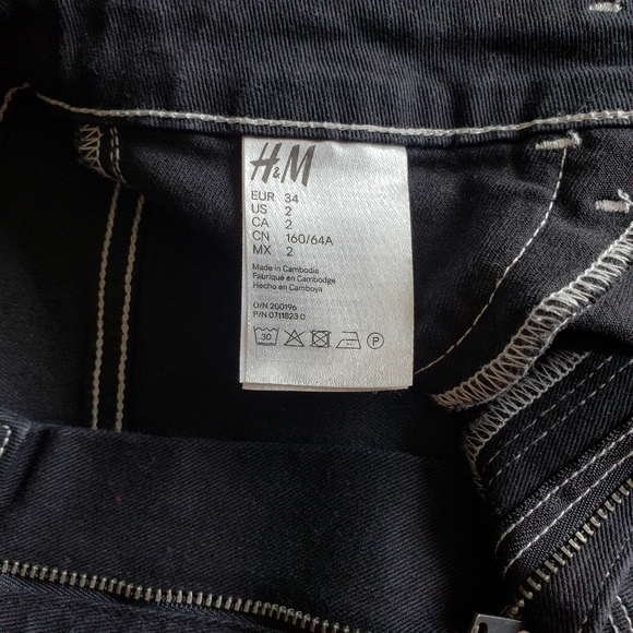 H&M High Waisted Shorts - Picture 4 of 6